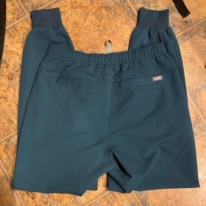 Figs mens jogger scrubs